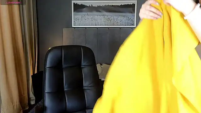 GIGI BENNET online show from 24, 2, 2025