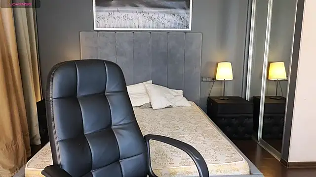 GIGI BENNET online show from 27, 2, 2025