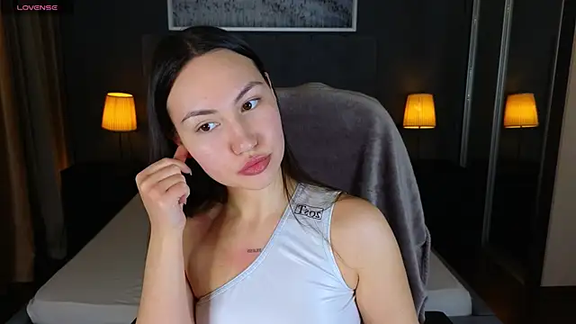 GIGI BENNET online show from 27, 2, 2025