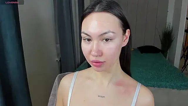 GIGI BENNET online show from 1, 3, 2025