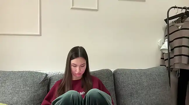 GIGI BENNET online show from 5, 3, 2025