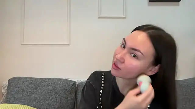 GIGI BENNET online show from 8, 3, 2025