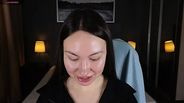 GIGI BENNET online show from 11, 3, 2025