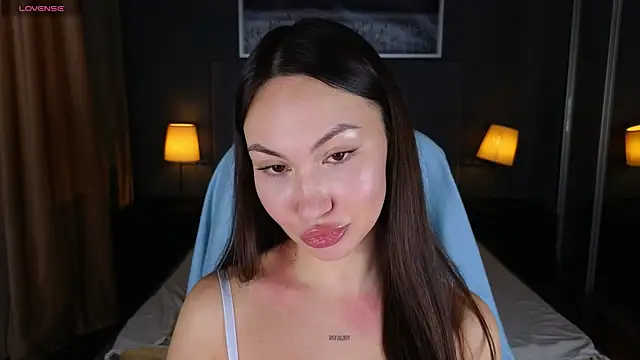 GIGI BENNET online show from 11, 3, 2025