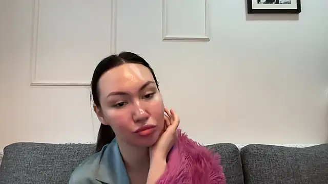 GIGI BENNET online show from 16, 3, 2025