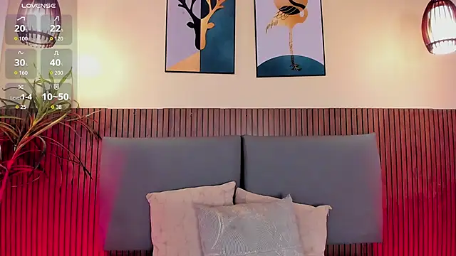 NicolleeEvanss online show from 9, 9, 2025