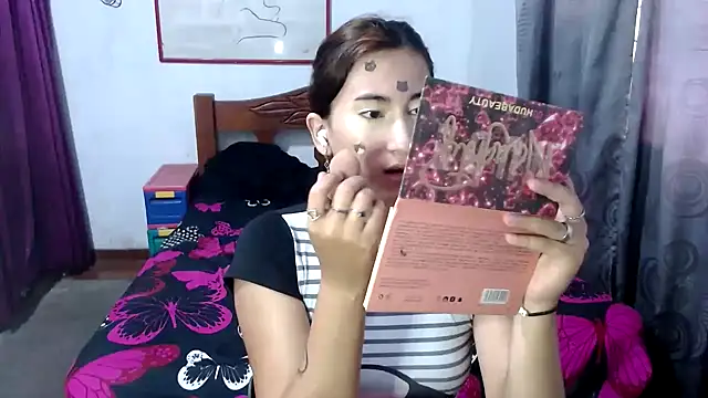 LadyMilk003 online show from 7, 10, 2025