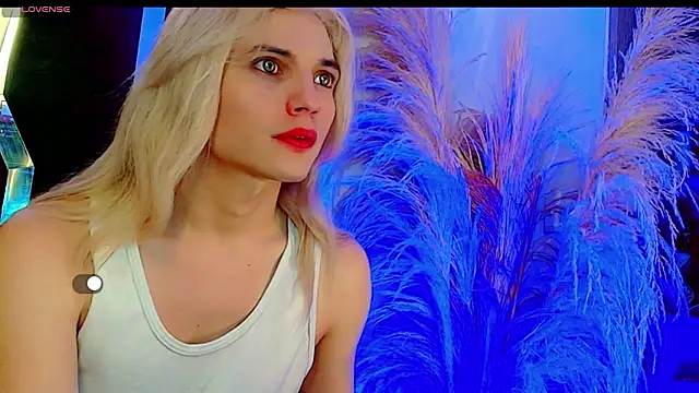 Snapshot of honey_skin chatting on 7, 3, 2026 honey skin online show from 7, 3, 2026