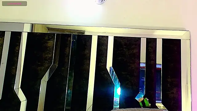 Snapshot of honey_skin chatting on 29, 3, 2026 honey skin online show from 29, 3, 2026