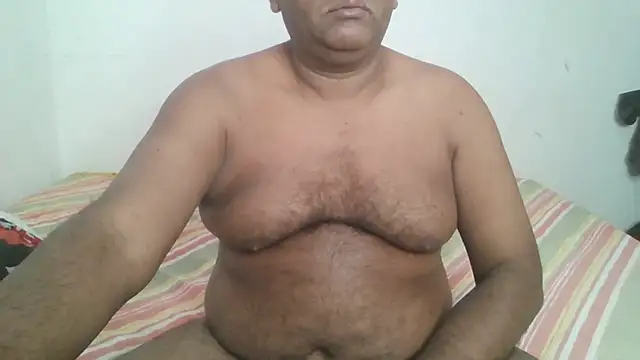 Snapshot of Beargryzzly chatting on 5, 12, 2024 Beargryzzly online show from 5, 12, 2024