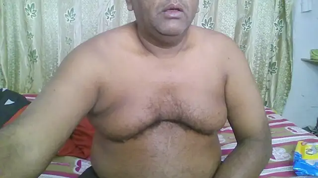 Snapshot of Beargryzzly chatting on 15, 12, 2024 Beargryzzly online show from 15, 12, 2024