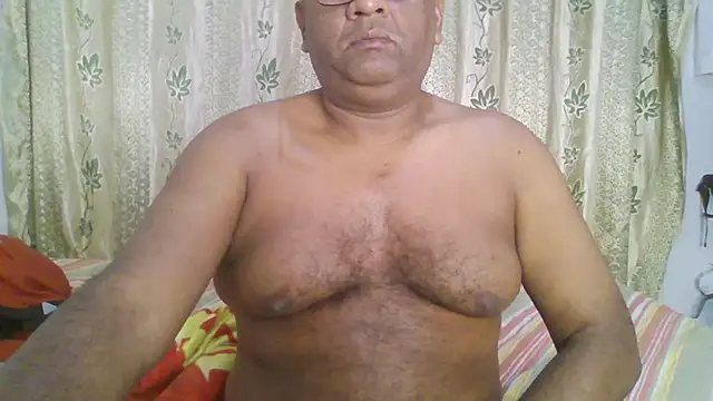 Snapshot of Beargryzzly chatting on 1, 1, 2025 Beargryzzly online show from 1, 1, 2025