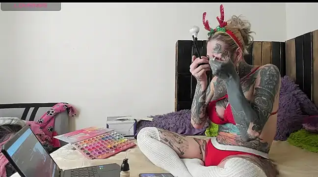 Snapshot of cathi_montana chatting on 19, 12, 2024 cathi montana online show from 19, 12, 2024