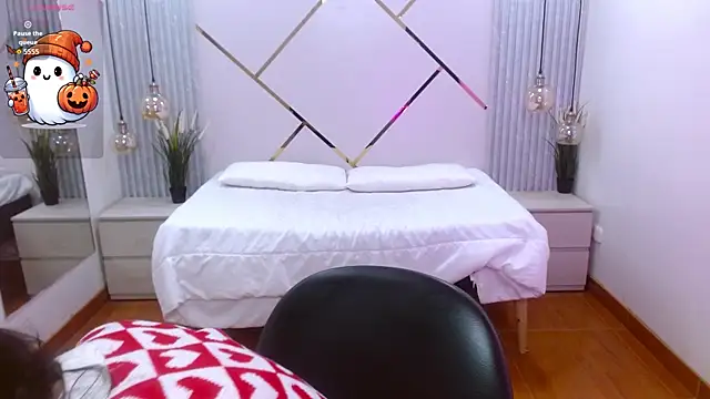 Snapshot of LenaRoses chatting on 17, 10, 2025 LenaRoses online show from 17, 10, 2025