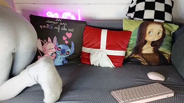 nicollewetpussy online show from 5, 1, 2025