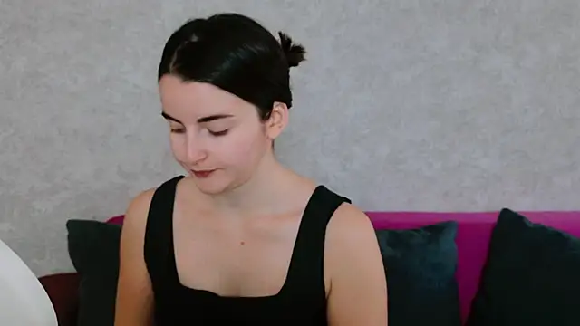 Snapshot of Miss_Arwen chatting on 6, 11, 2025 Miss Arwen online show from 6, 11, 2025