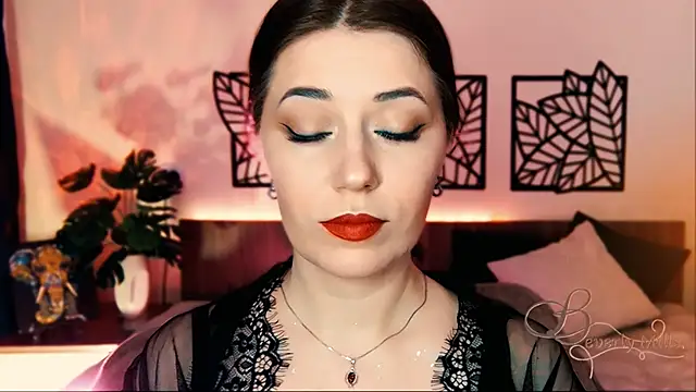 MissBeverlyMills online show from 9, 3, 2025