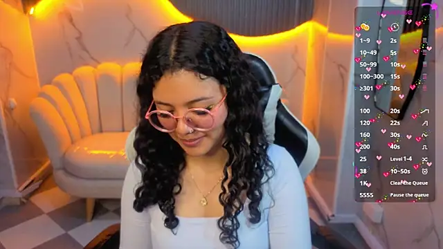 victoria castillo b online show from 25, 2, 2026