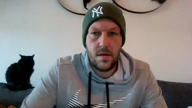 Snapshot of BennyLommy chatting on 28, 11, 2025 BennyLommy online show from 28, 11, 2025