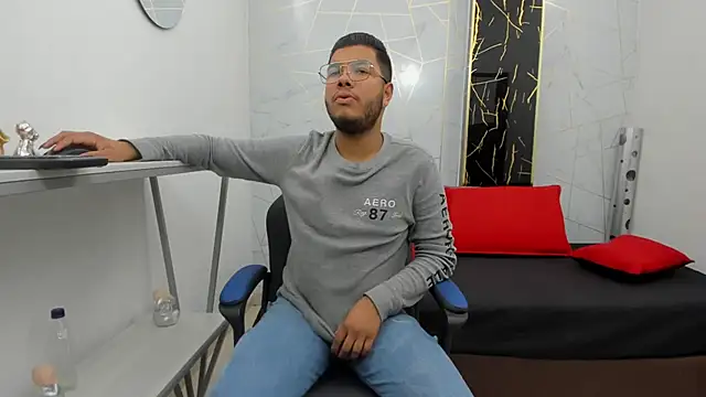 Snapshot of ian_tomson chatting on 7, 11, 2025 ian tomson online show from 7, 11, 2025