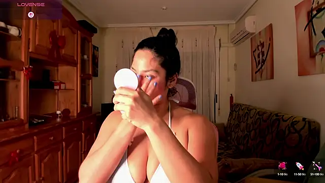 Snapshot of bella_apont chatting on 21, 3, 2025 bella apont online show from 21, 3, 2025