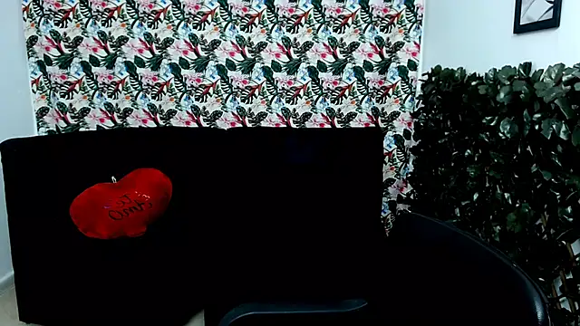 Wendy Hot  online show from 5, 3, 2025