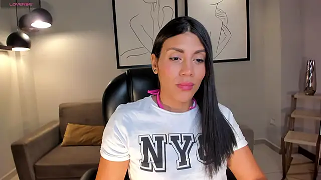 CharlotteCox  online show from 5, 12, 2024