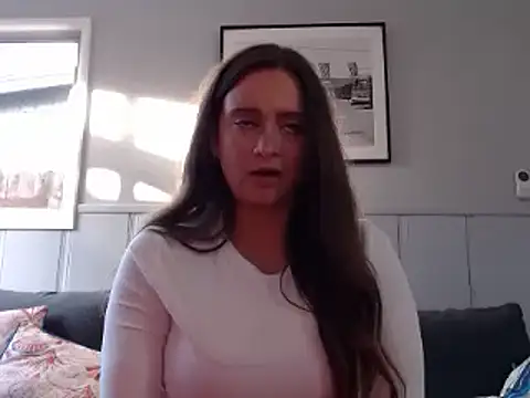 Sophie Raegan online show from 7, 3, 2025