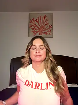 Sophie Raegan online show from 2, 12, 2025