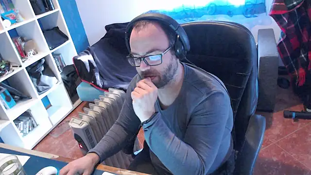 ravingr4d4 online show from 4, 2, 2025