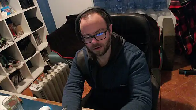 ravingr4d4 online show from 4, 2, 2025