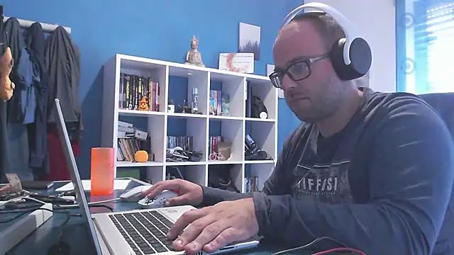 ravingr4d4 online show from 6, 11, 2025