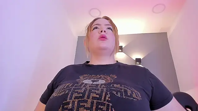 sophiarossee  online show from 7, 1, 2025