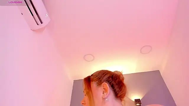 sophiarossee  online show from 22, 1, 2025