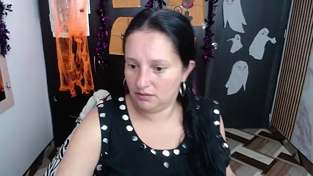 CristialJones  online show from 30, 10, 2025