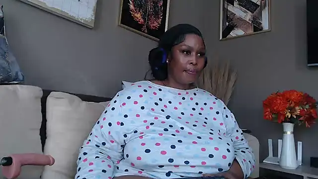 Snapshot of ThickyMinajxx chatting on 14, 11, 2025 ThickyMinajxx online show from 14, 11, 2025