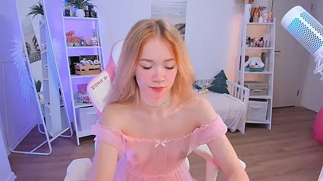 Lily Young online show from 15, 12, 2024