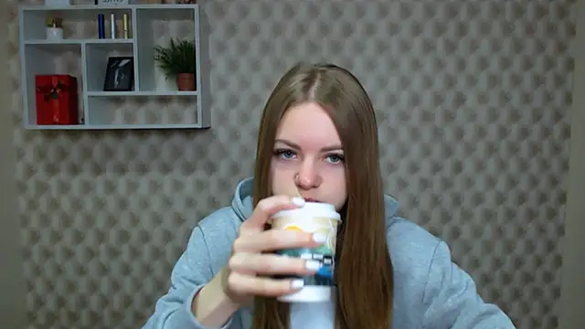 Snapshot of AliceFlirtt_ chatting on 11, 10, 2025 AliceFlirtt online show from 11, 10, 2025