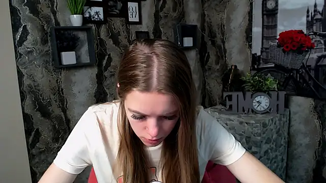 Snapshot of AliceFlirtt_ chatting on 15, 10, 2025 AliceFlirtt online show from 15, 10, 2025