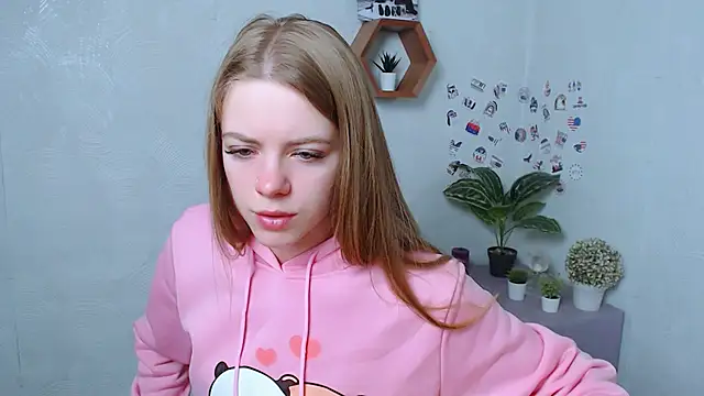 Snapshot of AliceFlirtt_ chatting on 17, 10, 2025 AliceFlirtt online show from 17, 10, 2025