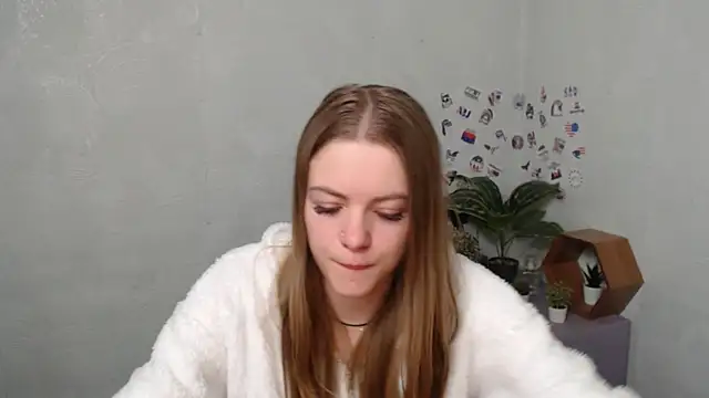 Snapshot of AliceFlirtt_ chatting on 4, 11, 2025 AliceFlirtt online show from 4, 11, 2025