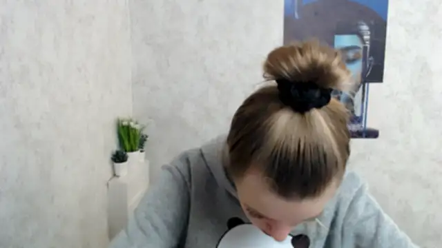 Snapshot of AliceFlirtt_ chatting on 18, 11, 2025 AliceFlirtt online show from 18, 11, 2025