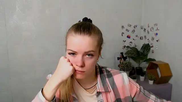 AliceFlirtt  online show from 25, 11, 2025