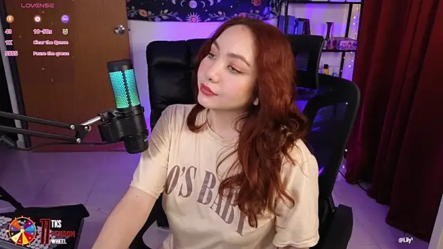 LilyVelvett online show from 4, 2, 2025