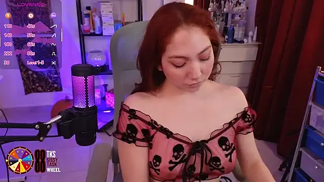 LilyVelvett online show from 21, 10, 2025