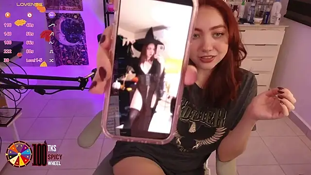 LilyVelvett online show from 6, 11, 2025