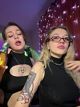 Snapshot of Dooubletroublee chatting on 18, 1, 2025 Dooubletroublee online show from 18, 1, 2025