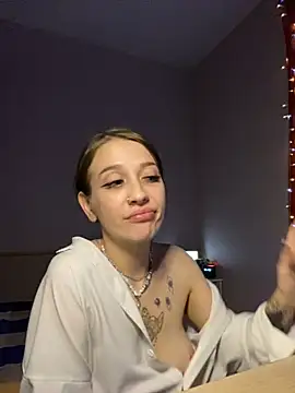 Snapshot of Dooubletroublee chatting on 23, 2, 2025 Dooubletroublee online show from 23, 2, 2025