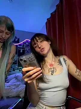 Snapshot of Dooubletroublee chatting on 25, 10, 2025 Dooubletroublee online show from 25, 10, 2025