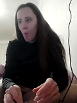 Snapshot of emeli_moon chatting on 15, 12, 2025 emeli moon online show from 15, 12, 2025